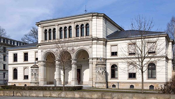 Torhaus an der Stauffenbergallee in Dresden